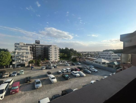 �_�ސ쌧���l�s���J�戢�v�a��1���ڂ̒��Ã}���V�����̏Z�˂���̒��]�ʐ^