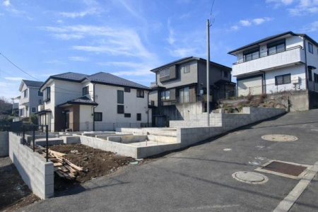 �_�ސ쌧���l�s�ۓy�P�J����P�u1���ڂ̐V�z��ˌ��Ă̑O�ʓ��H�܂ތ��n�ʐ^