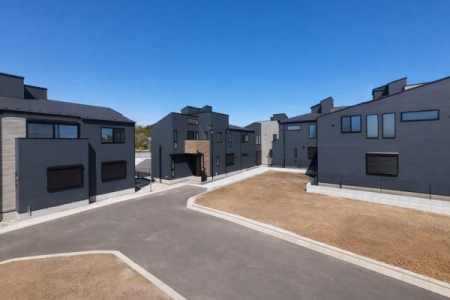 �_�ސ쌧����s���5���ڂ̐V�z��ˌ��Ă̕����ϊX���ݎʐ^