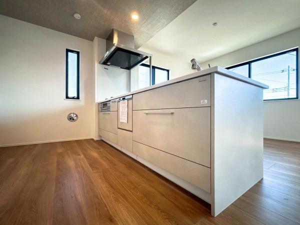 �_�ސ쌧����s���5���ڂ̐V�z��ˌ��ẴL�b�`��