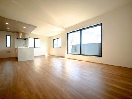 �_�ސ쌧����s���5���ڂ̐V�z��ˌ��Ẵ��r���O