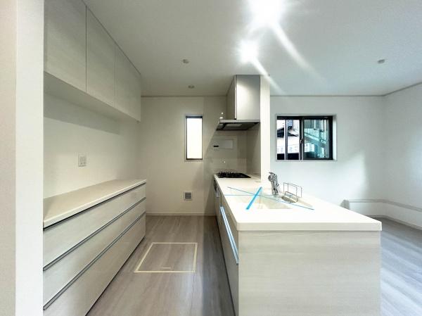 �_�ސ쌧���l�s�`����剪��3���ڂ̐V�z��ˌ��ẴL�b�`��