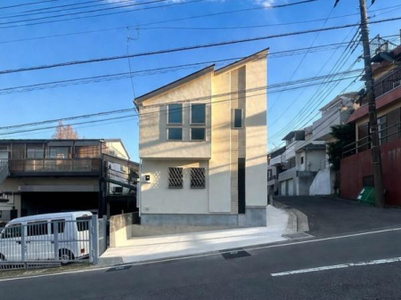 �_�ސ쌧���l�s�`����剪��3���ڂ̐V�z��ˌ��Ă̑O�ʓ��H�܂ތ��n�ʐ^