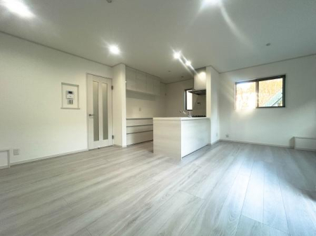 �_�ސ쌧���l�s�`����剪��3���ڂ̐V�z��ˌ��Ẵ��r���O