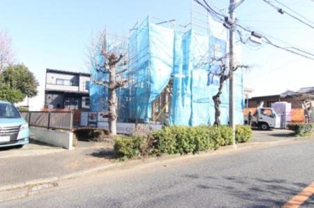 �_�ސ쌧������s��̐V�z��ˌ��Ă̑O�ʓ��H�܂ތ��n�ʐ^