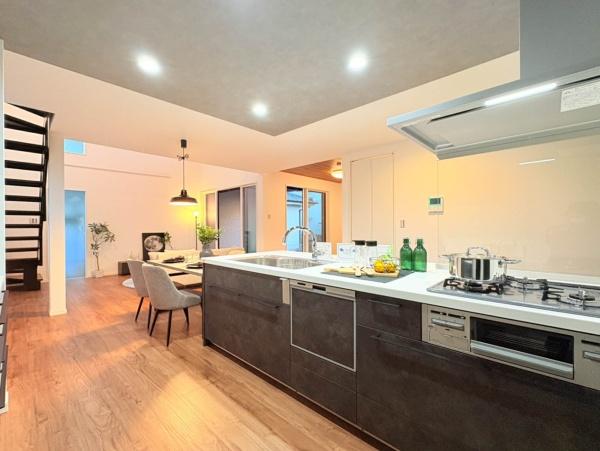 �_�ސ쌧���l�s�����\����3���ڂ̐V�z��ˌ��ẴL�b�`��