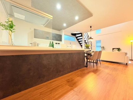 �_�ސ쌧���l�s�����\����3���ڂ̐V�z��ˌ��ẴL�b�`��