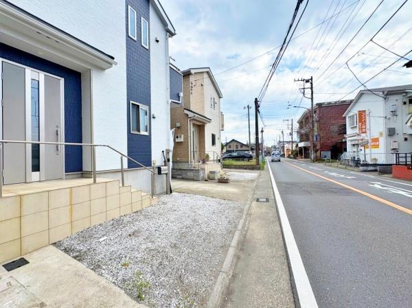 �_�ސ쌧����s���q�̒��È�ˌ��Ă̑O�ʓ��H�܂ތ��n�ʐ^