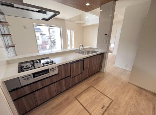 �_�ސ쌧���l�s����折���J��3���ڂ̐V�z��ˌ��ẴL�b�`��