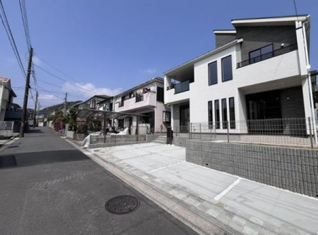 �_�ސ쌧���l�s����折���J��3���ڂ̐V�z��ˌ��Ă̑O�ʓ��H�܂ތ��n�ʐ^