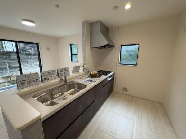 �_�ސ쌧���l�s�����Z�Y��3���ڂ̐V�z��ˌ��ẴL�b�`��