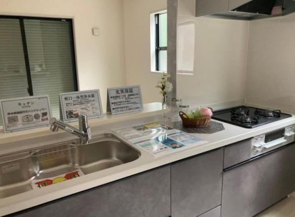 �_�ސ쌧���l�s�����Z�Y��3���ڂ̐V�z��ˌ��ẴL�b�`��