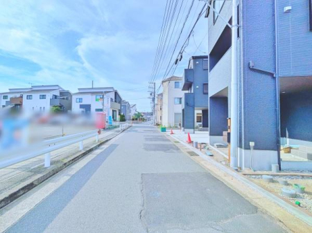�_�ސ쌧���s�{�O�搼���2���ڂ̐V�z��ˌ��Ă̑O�ʓ��H�܂ތ��n�ʐ^