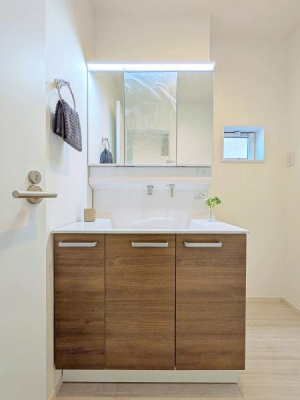 �����s���c�s�ʐ�w��4���ڂ̐V�z��ˌ��Ă̐��ʑ�E���ʏ�