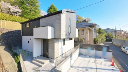 �����s���c�s�ʐ�w��4���ڂ̐V�z��ˌ��Ă̑O�ʓ��H�܂ތ��n�ʐ^