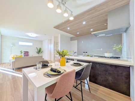 �����s���c�s�ʐ�w��4���ڂ̐V�z��ˌ��Ẵ��r���O