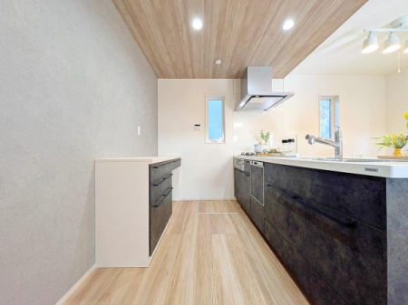 �����s���c�s�ʐ�w��4���ڂ̐V�z��ˌ��ẴL�b�`��