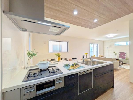 �����s���c�s�ʐ�w��4���ڂ̐V�z��ˌ��ẴL�b�`��