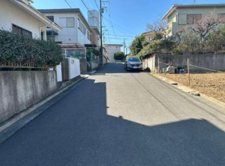 �_�ސ쌧����s���̓y�n�̑O�ʓ��H�܂ތ��n�ʐ^