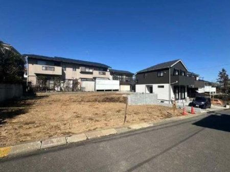 �_�ސ쌧����s���̓y�n�̑O�ʓ��H�܂ތ��n�ʐ^