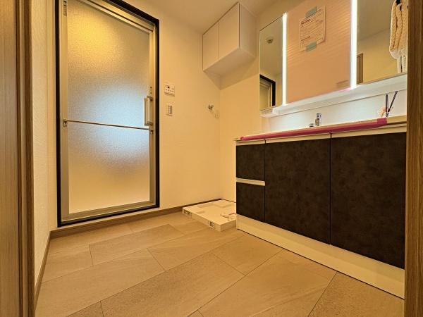 �����s���c�s����6���ڂ̒��Ã}���V�����̐��ʑ�E���ʏ�