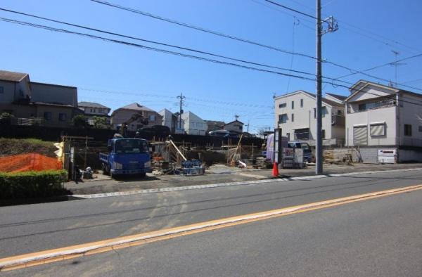 �����s���c�s�ߐ�1���ڂ̐V�z��ˌ��Ă̑O�ʓ��H�܂ތ��n�ʐ^