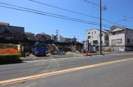 �����s���c�s�ߐ�1���ڂ̐V�z��ˌ��Ă̑O�ʓ��H�܂ތ��n�ʐ^