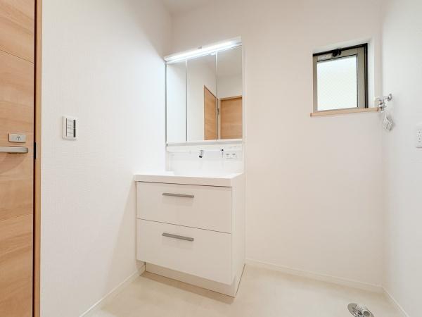 �_�ސ쌧���͌��s�����搴�V6���ڂ̒��È�ˌ��Ă̐��ʑ�E���ʏ�