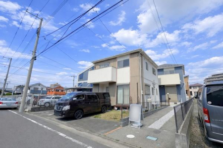 �_�ސ쌧���͌��s�����搴�V6���ڂ̒��È�ˌ��Ă̑O�ʓ��H�܂ތ��n�ʐ^