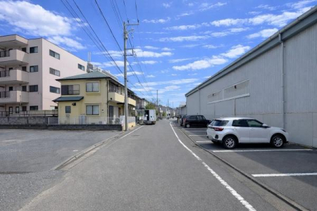 �_�ސ쌧���͌��s�����搴�V6���ڂ̒��È�ˌ��Ă̑O�ʓ��H�܂ތ��n�ʐ^