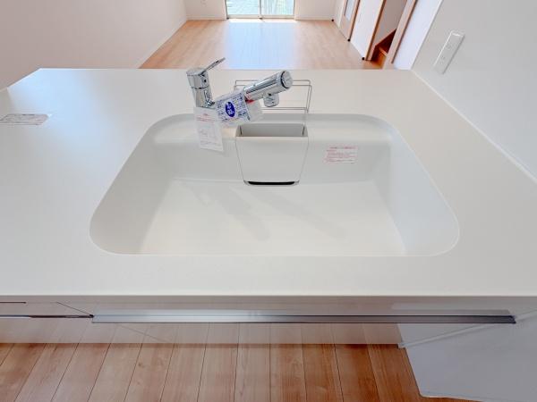 �_�ސ쌧���͌��s�����搴�V6���ڂ̒��È�ˌ��ẴL�b�`��