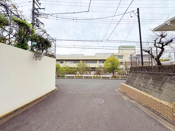 �_�ސ쌧���l�s���Ή�3���ڂ̓y�n�̑O�ʓ��H�܂ތ��n�ʐ^