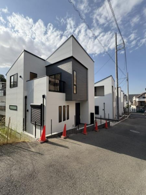 �_�ސ쌧���l�s�_�ސ�搼����3���ڂ̐V�z��ˌ��Ă̑O�ʓ��H�܂ތ��n�ʐ^
