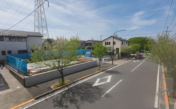 �����s���c�s������2���ڂ̐V�z��ˌ��Ă̑O�ʓ��H�܂ތ��n�ʐ^