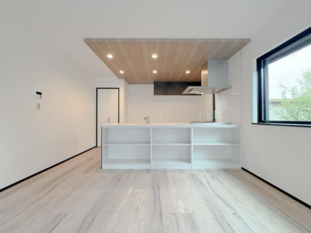 �_�ސ쌧���l�s���J��{��3���ڂ̐V�z��ˌ��ẴL�b�`��