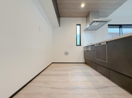 �_�ސ쌧���l�s���J��{��3���ڂ̐V�z��ˌ��ẴL�b�`��