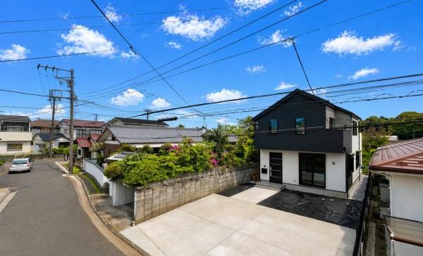 �_�ސ쌧���l�s���J��{��3���ڂ̐V�z��ˌ��Ă̑O�ʓ��H�܂ތ��n�ʐ^