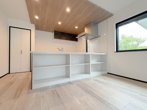 �_�ސ쌧���l�s���J��{��3���ڂ̐V�z��ˌ��ẴL�b�`��