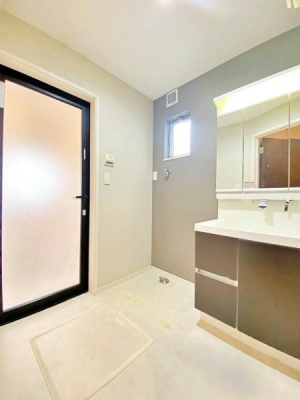 �_�ސ쌧���l�s���J����1���ڂ̒��È�ˌ��Ă̐��ʑ�E���ʏ�