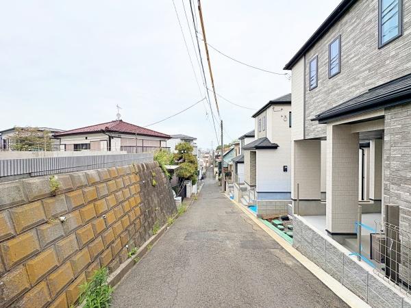 �_�ސ쌧���s�������c3���ڂ̐V�z��ˌ��Ă̑O�ʓ��H�܂ތ��n�ʐ^