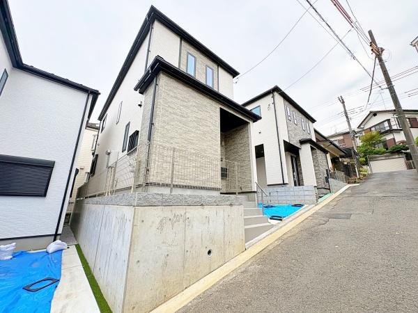 �_�ސ쌧���s�������c3���ڂ̐V�z��ˌ��Ă̑O�ʓ��H�܂ތ��n�ʐ^