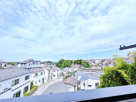 �_�ސ쌧���l�s����擌�����3���ڂ̐V�z��ˌ��Ă̏Z�˂���̒��]�ʐ^