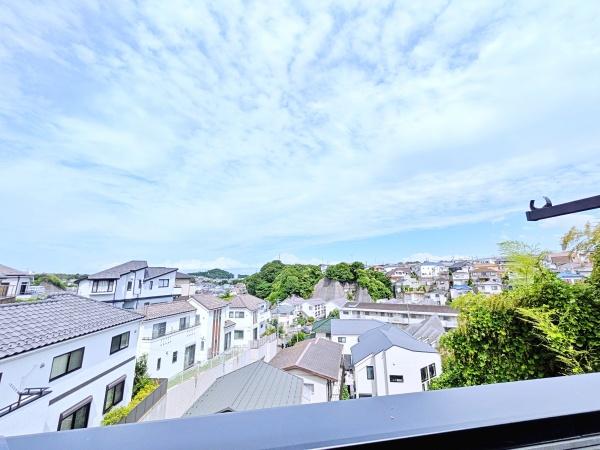 �_�ސ쌧���l�s����擌�����3���ڂ̐V�z��ˌ��Ă̏Z�˂���̒��]�ʐ^