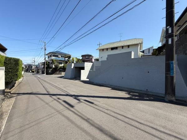 �_�ސ쌧���l�s�t��ᑐ��̐V�z��ˌ��Ă̑O�ʓ��H�܂ތ��n�ʐ^