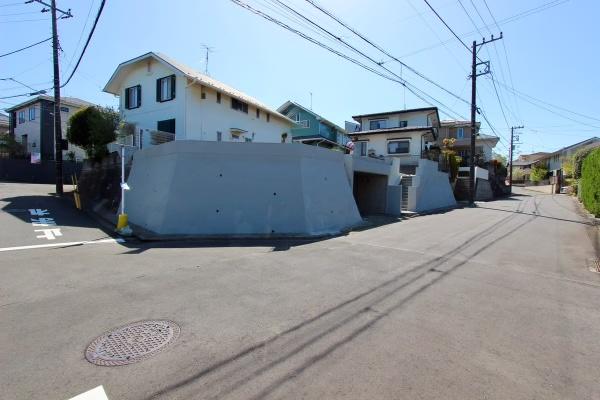 �_�ސ쌧���l�s�t��ᑐ��̐V�z��ˌ��Ă̑O�ʓ��H�܂ތ��n�ʐ^