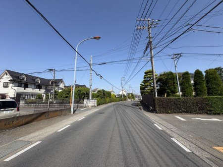 �_�ސ쌧���͌��s�����散��Ӗ{��3���ڂ̓y�n�̑O�ʓ��H�܂ތ��n�ʐ^