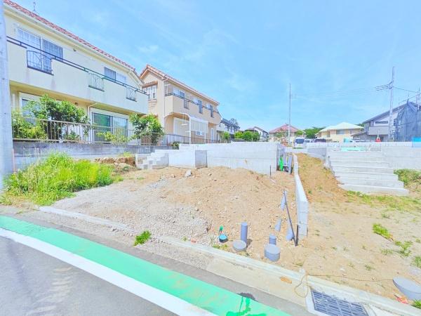 �_�ސ쌧���l�s�t��������u��2���ڂ̐V�z��ˌ��Ă̑O�ʓ��H�܂ތ��n�ʐ^