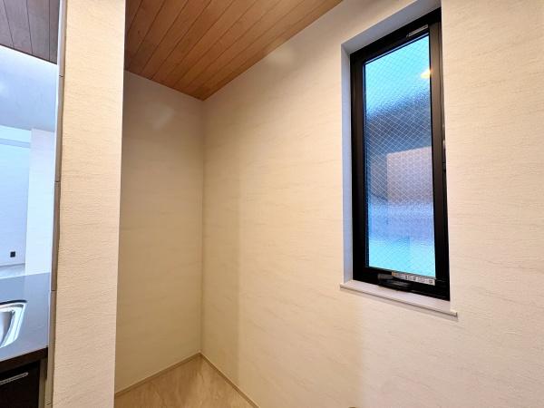 �_�ސ쌧���l�s�_�ސ��ؒ��̐V�z��ˌ��ẴL�b�`��