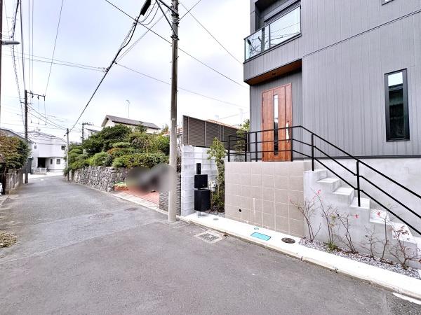 �_�ސ쌧����s�ғ�������1���ڂ̐V�z��ˌ��Ă̑O�ʓ��H�܂ތ��n�ʐ^