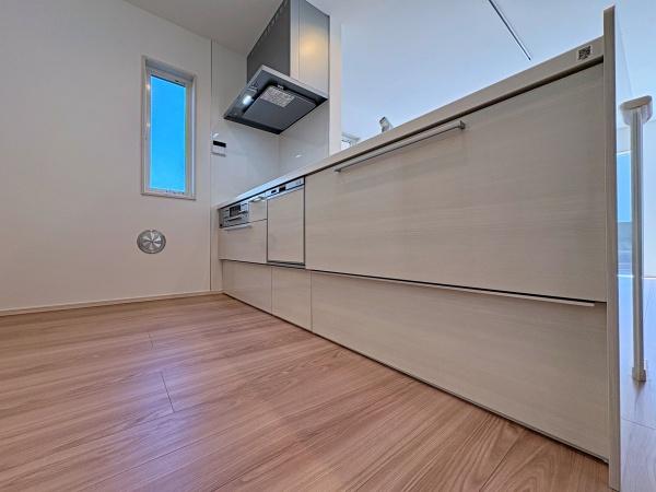 �_�ސ쌧���s�����搶�c6���ڂ̐V�z��ˌ��ẴL�b�`��